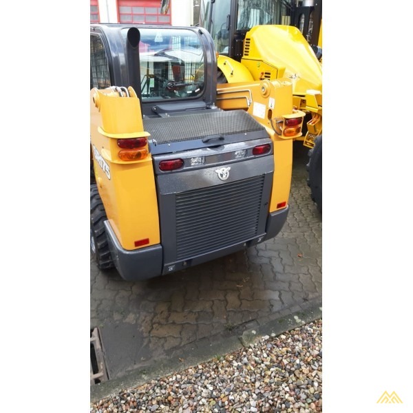 Case SR175 Compact Skid Steer Loader 1