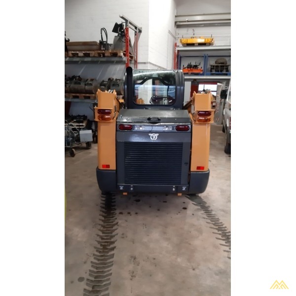 Case SR175 Compact Skid Steer Loader 3