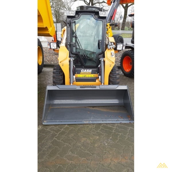 Case SR175 Compact Skid Steer Loader 2