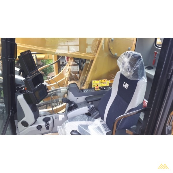 Caterpillar 6015B Crawler Excavator 3