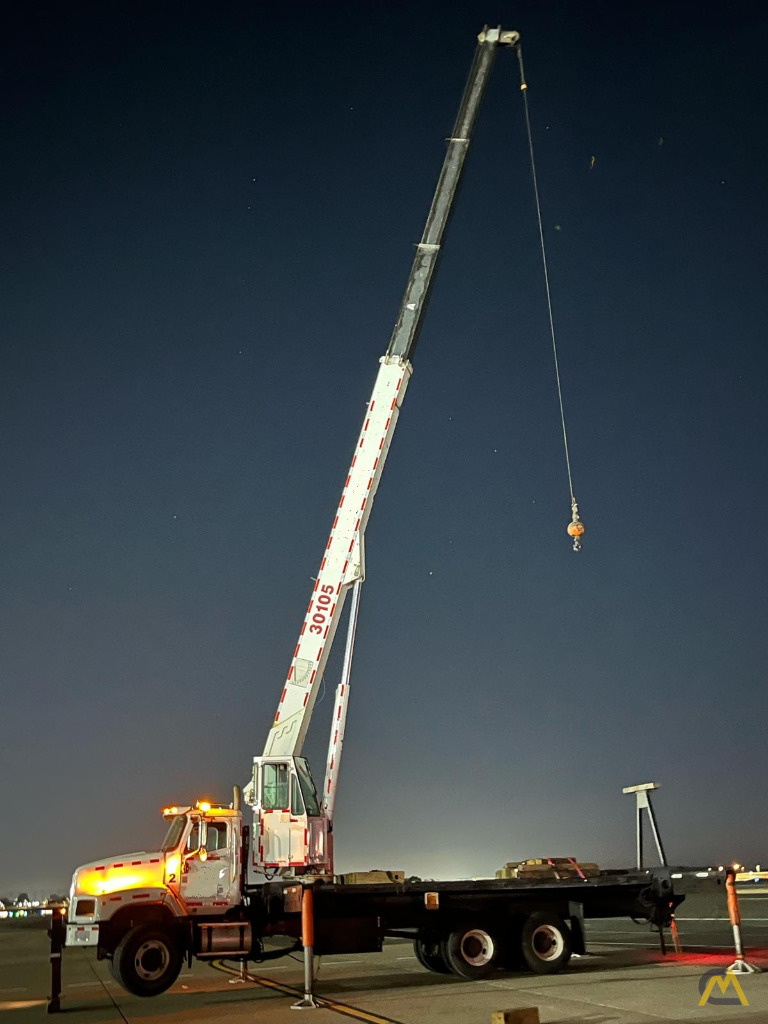 Elliott 30105F Boom Truck Crane on International 1