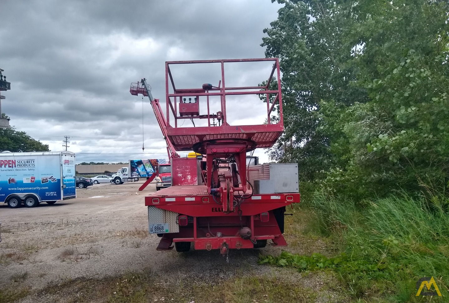 Elliott ECH-3-70-H 2.95-ton Telescopic Boom Bucket Truck 4