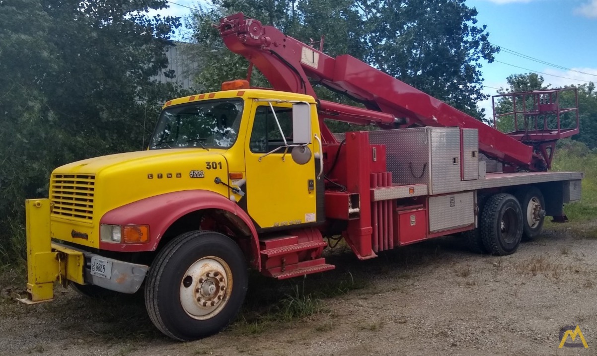 Elliott ECH-3-70-H 2.95-ton Telescopic Boom Bucket Truck 0