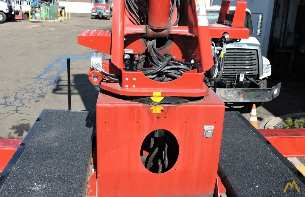 Elliott L60R 62' Aerial Work Platform on Peterbilt 337 5