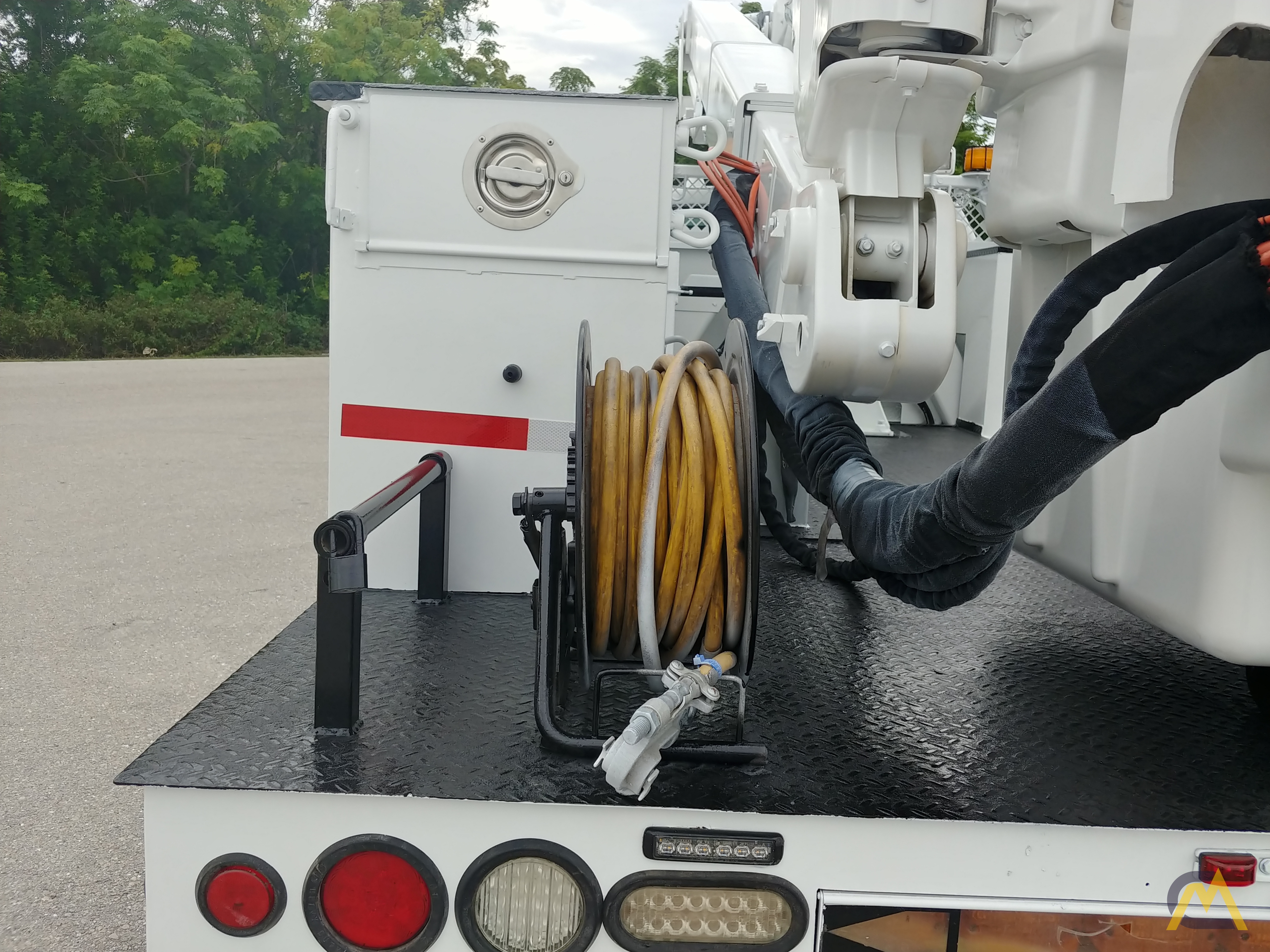 Versalift VST-40-I 45' Articulating Boom Bucket Truck on 2013 Ford F550 8