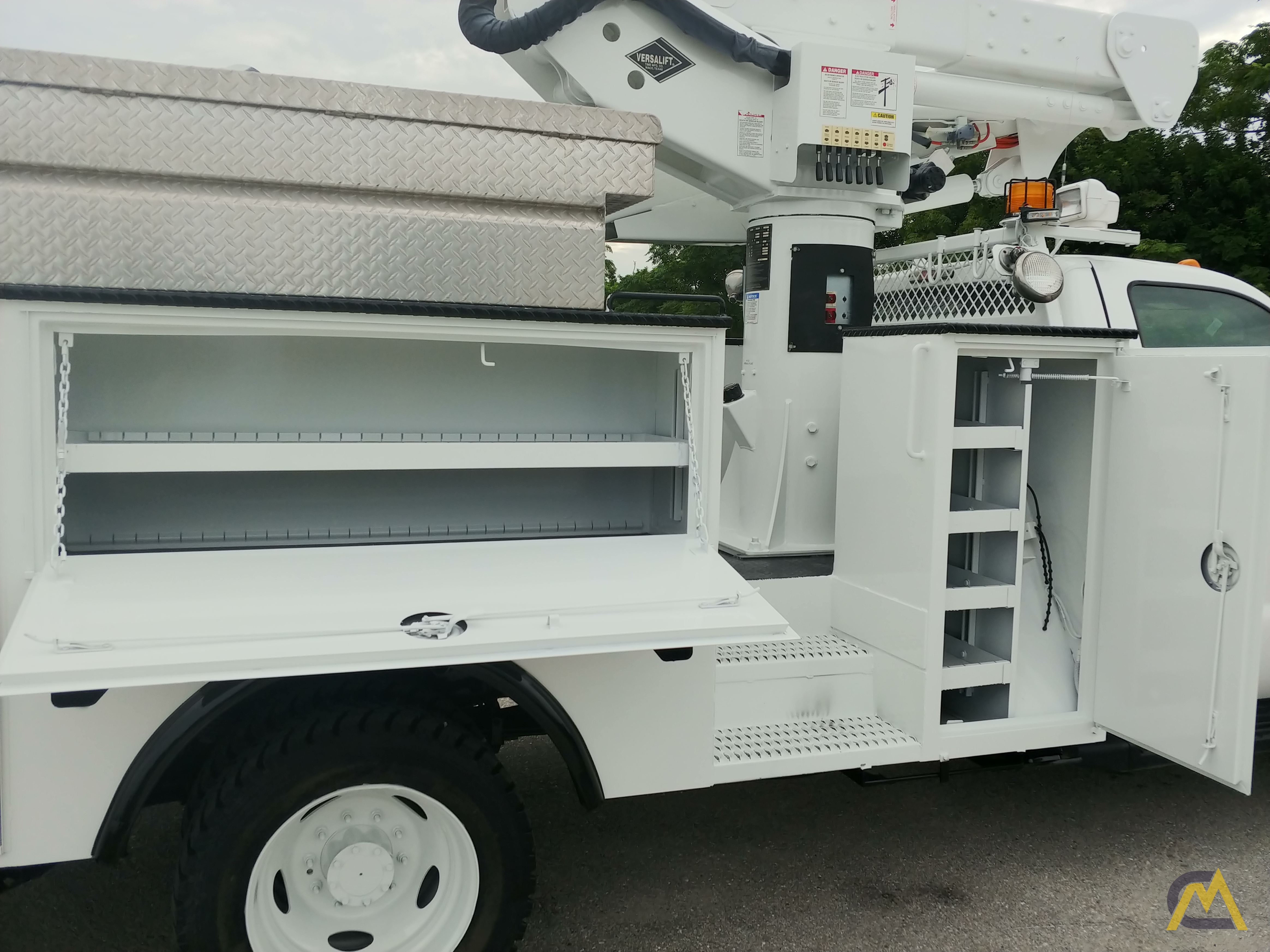 Versalift VST-40-I 45' Articulating Boom Bucket Truck on 2013 Ford F550 9