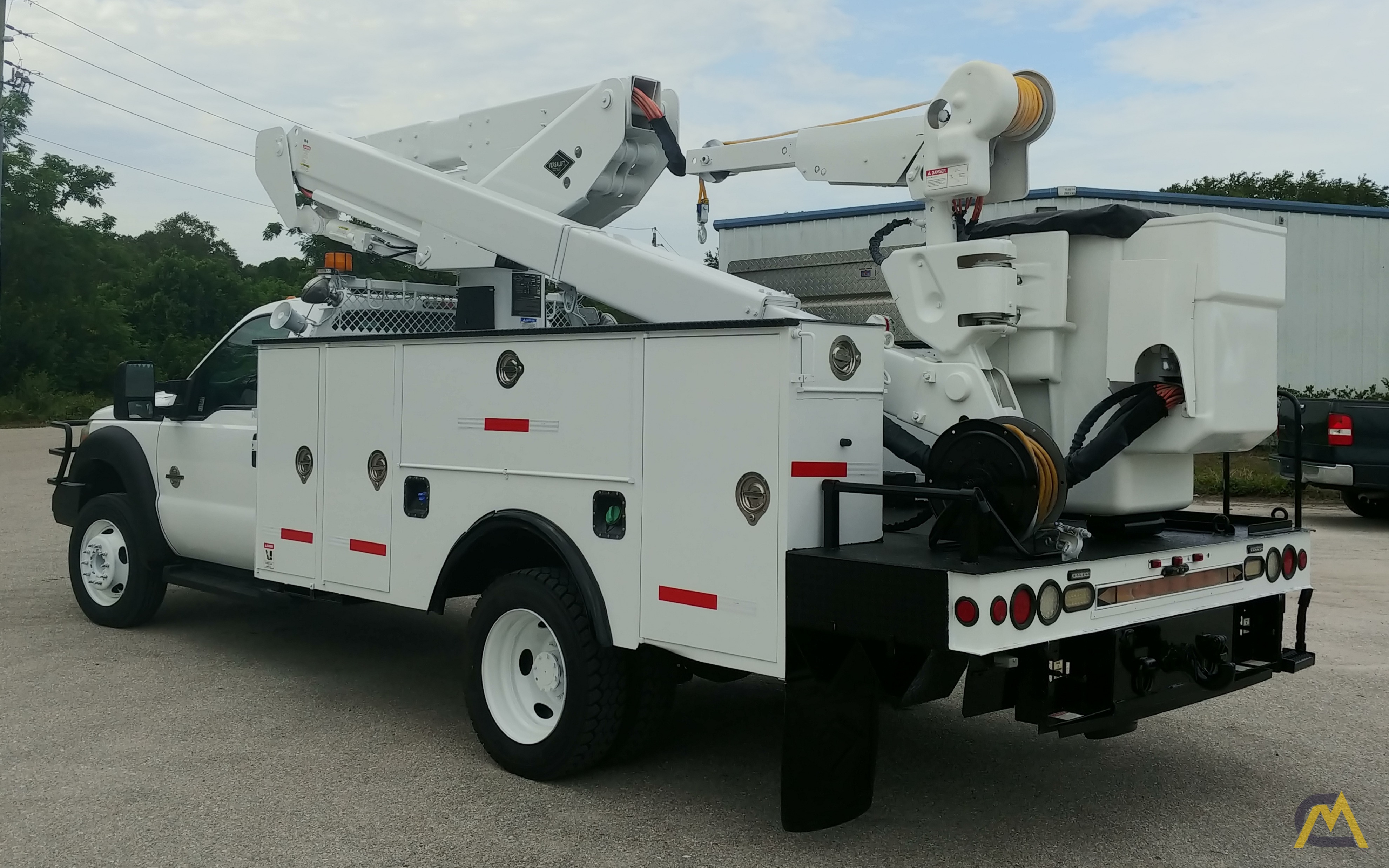 Versalift VST-40-I 45' Articulating Boom Bucket Truck on 2013 Ford F550 3