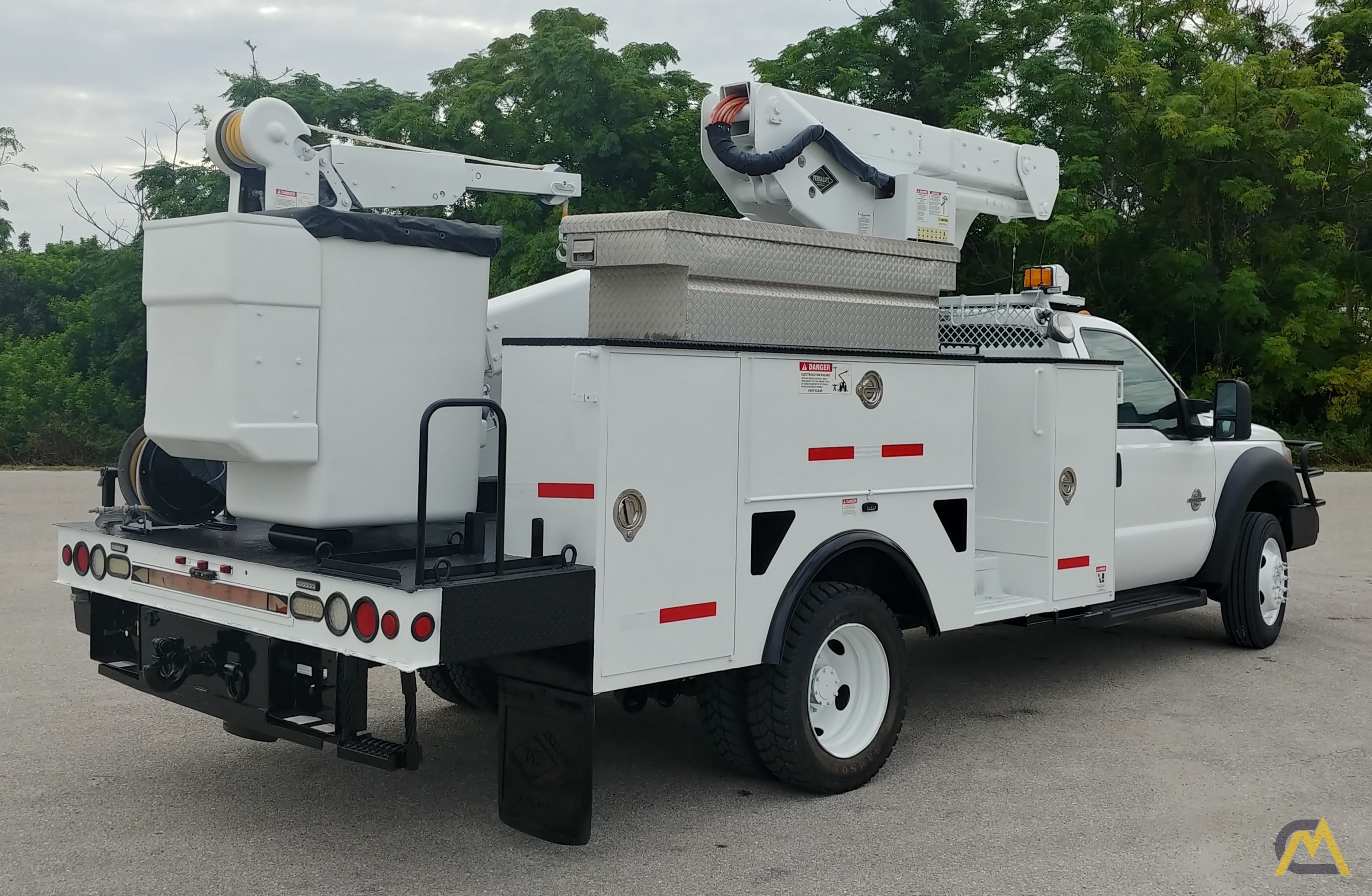 Versalift VST-40-I 45' Articulating Boom Bucket Truck on 2013 Ford F550 5