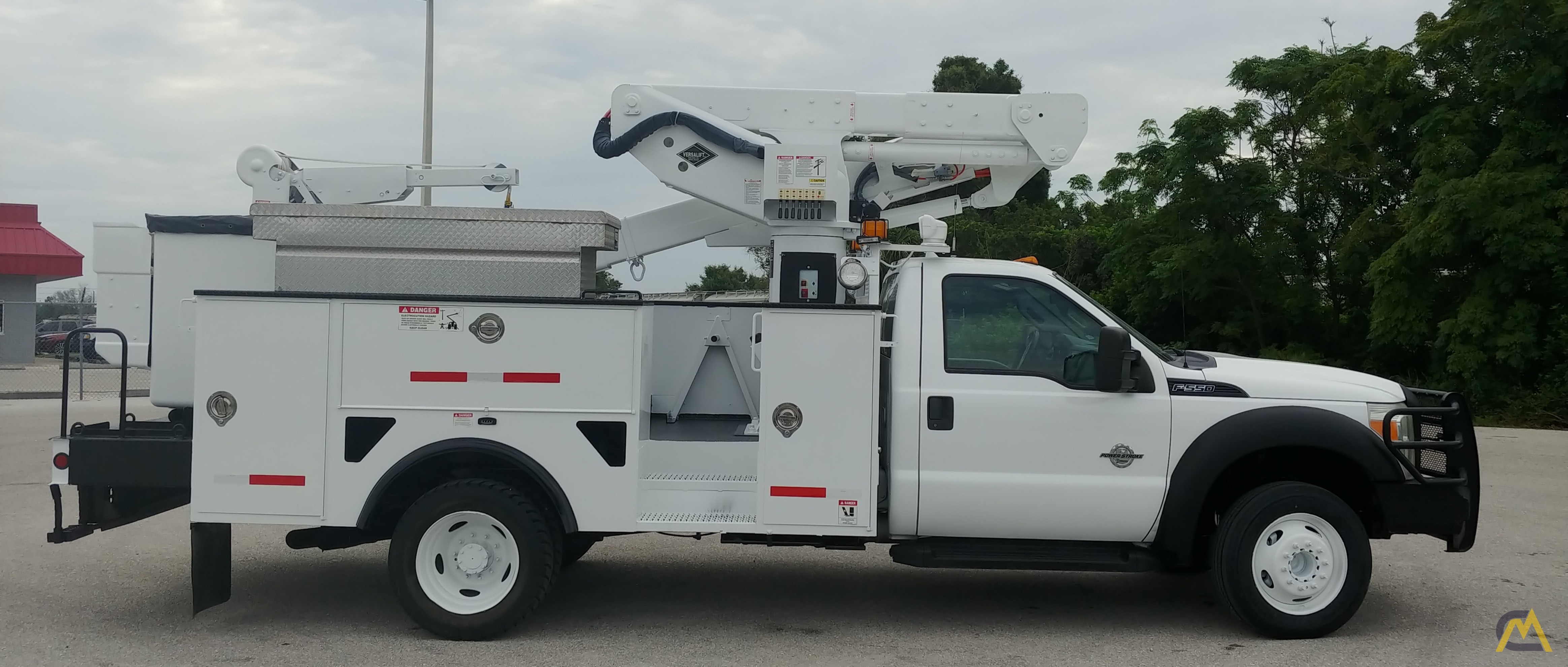 Versalift VST-40-I 45' Articulating Boom Bucket Truck on 2013 Ford F550 7