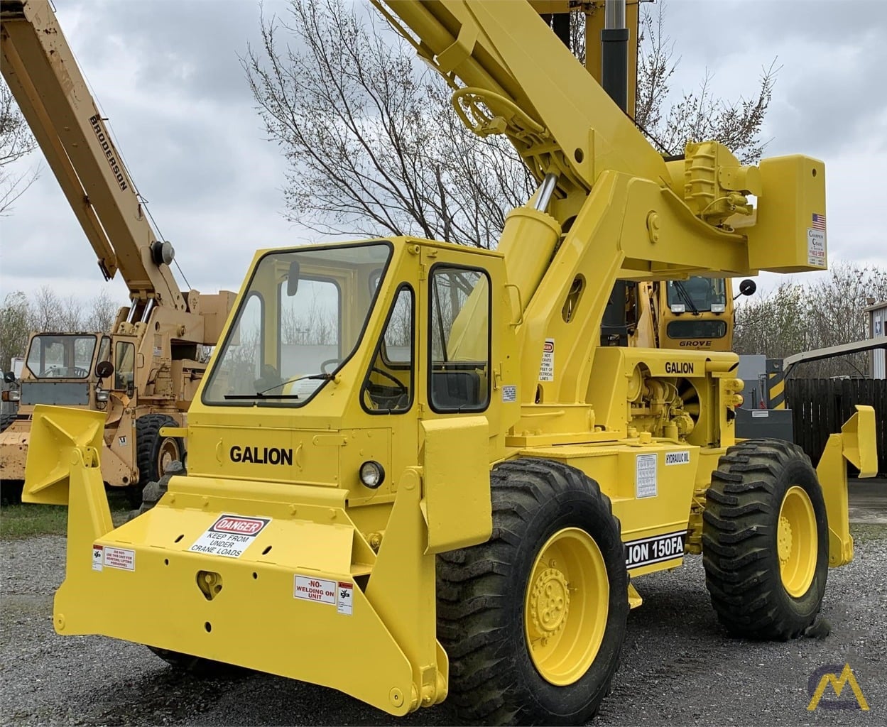 Galion 150FA 15Ton Down Cab Rough Terrain Crane For Sale Hoists