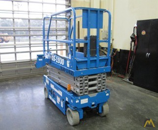 Genie GS-1930 Scissor Lift 3