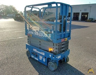 Genie GS-1930 Scissor Lift 3