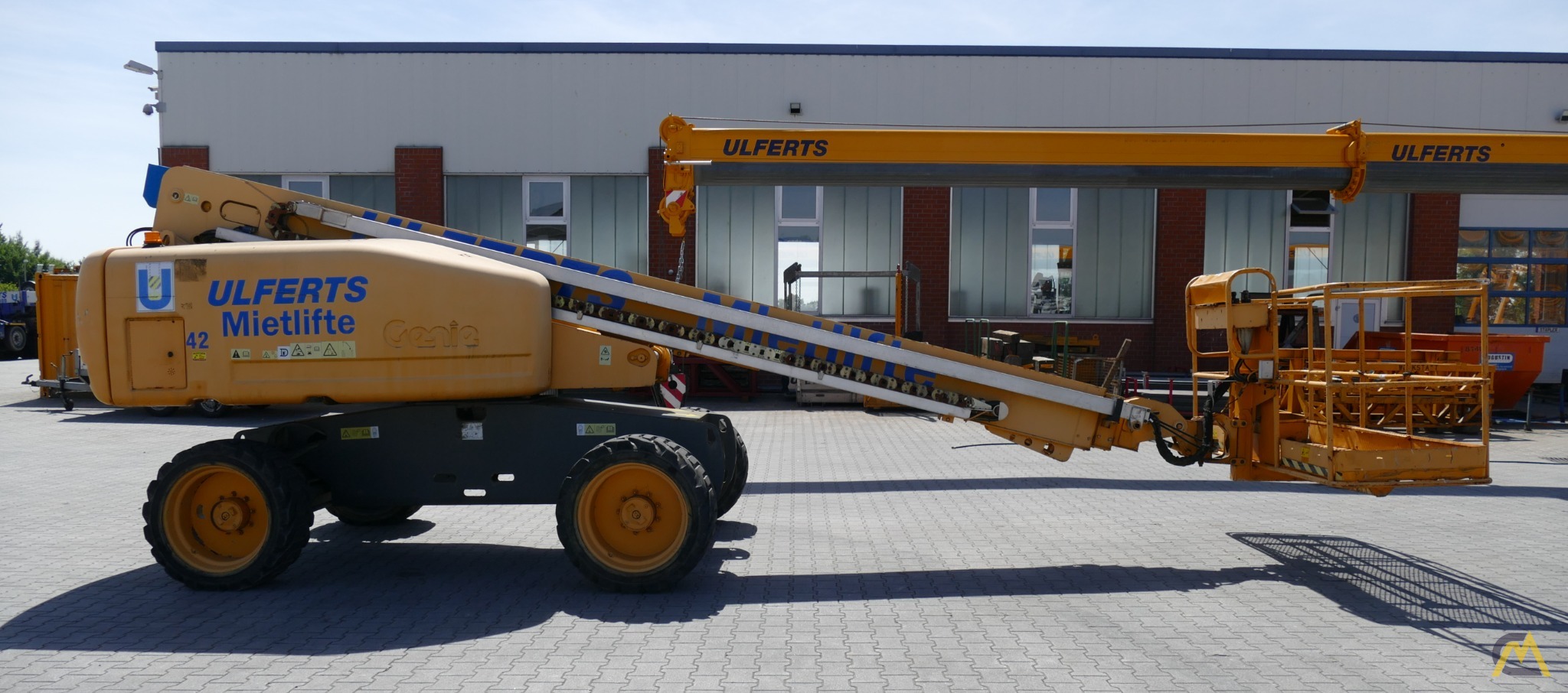 Genie S-60 0.25-Ton Telescopic Boom Lift 1
