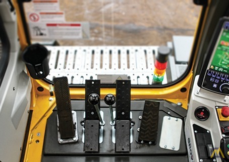 Grove GHC130 132-Ton Telescoping Crawler Crane 4