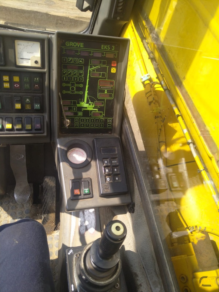 Grove GMK3050 55-Ton All Terrain Crane 5
