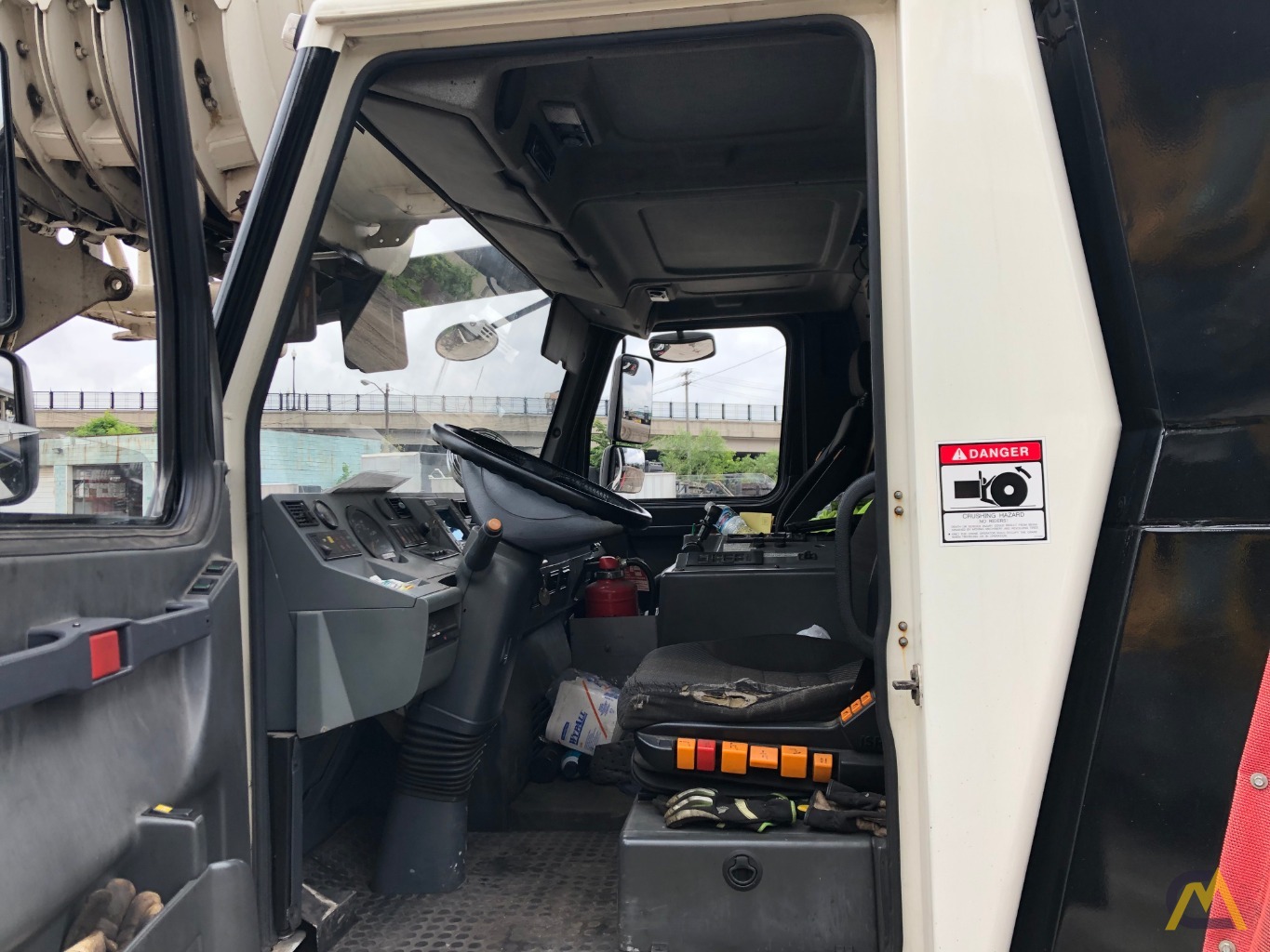 Grove GMK5220 275-Ton All Terrain Crane 3