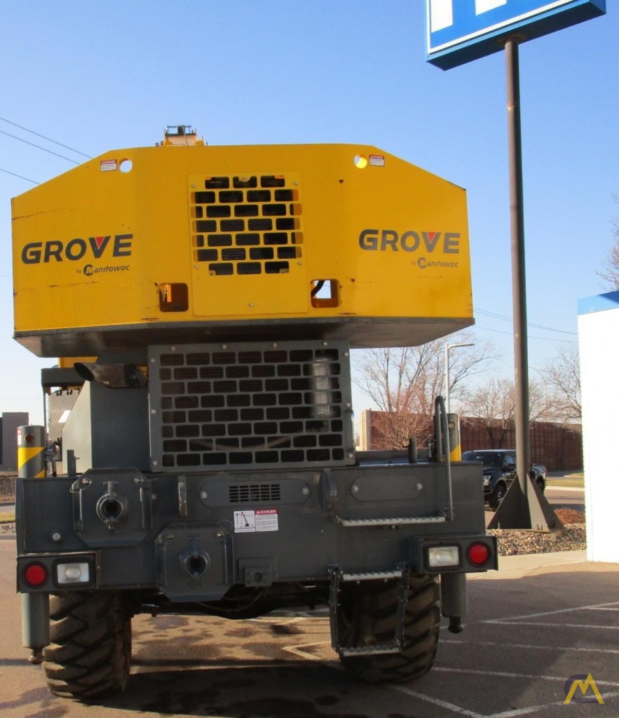 Grove RT530E-2 30-ton Rough Terrain Crane 3