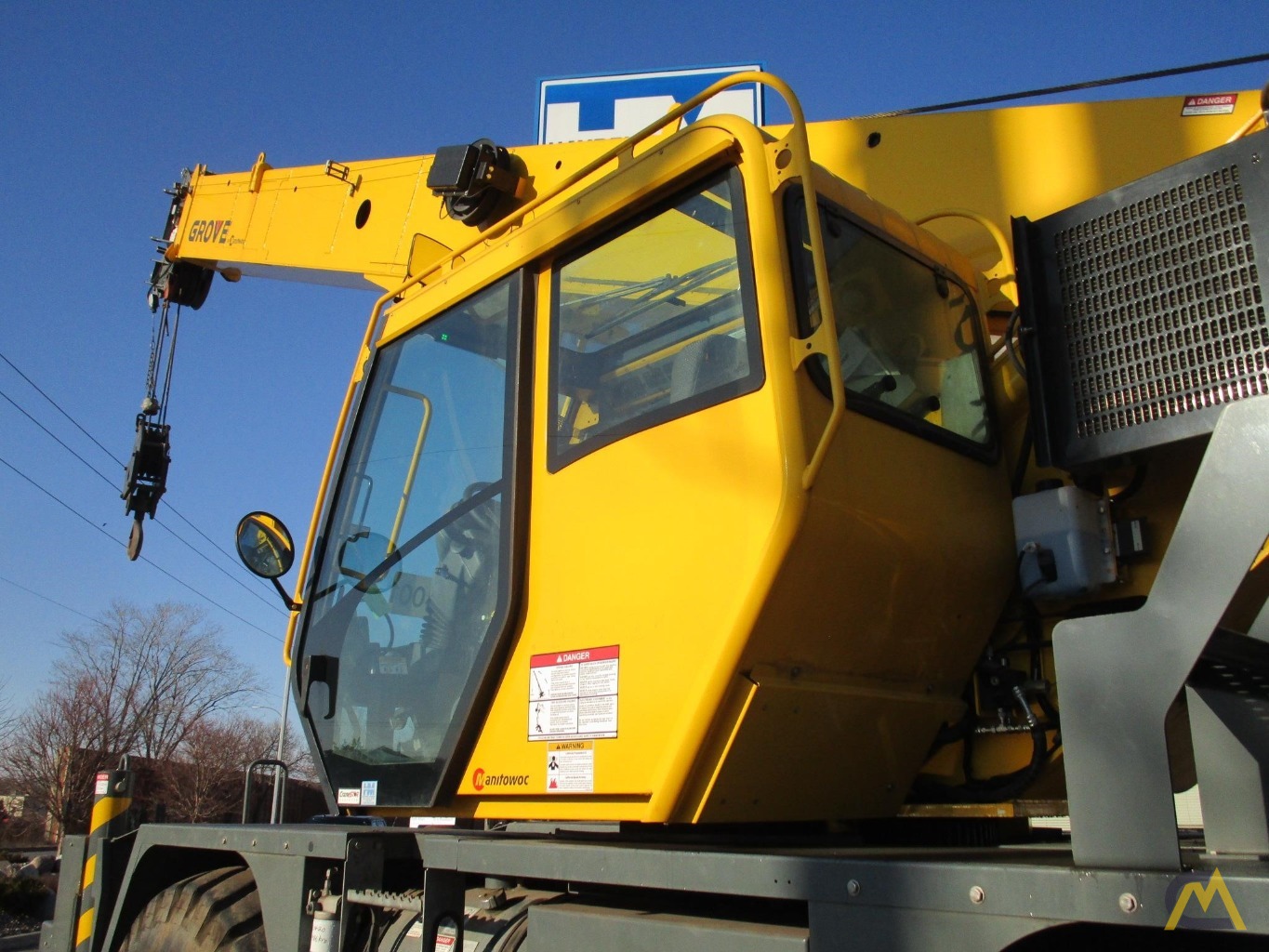 Grove RT530E-2 30-ton Rough Terrain Crane 12