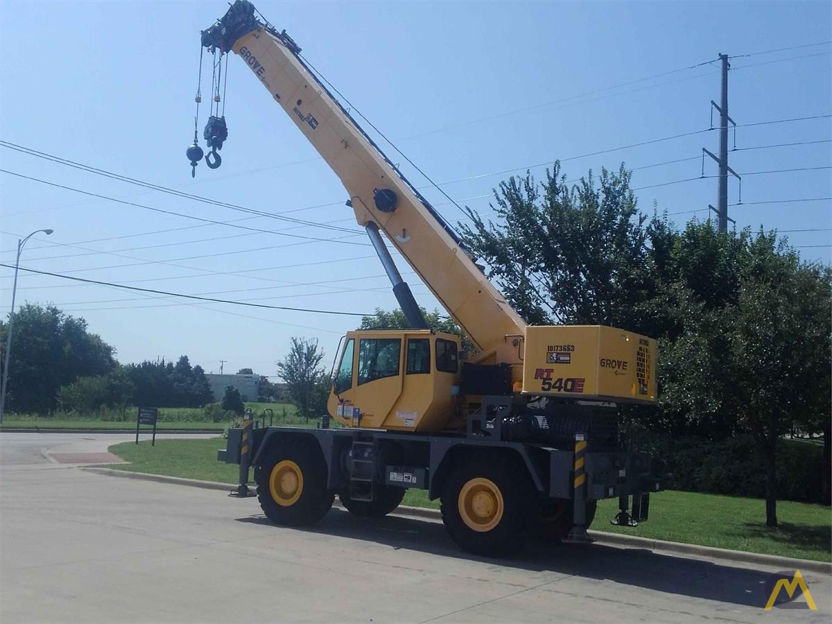 Grove RT540E 40-ton Rough Terrain Crane 0