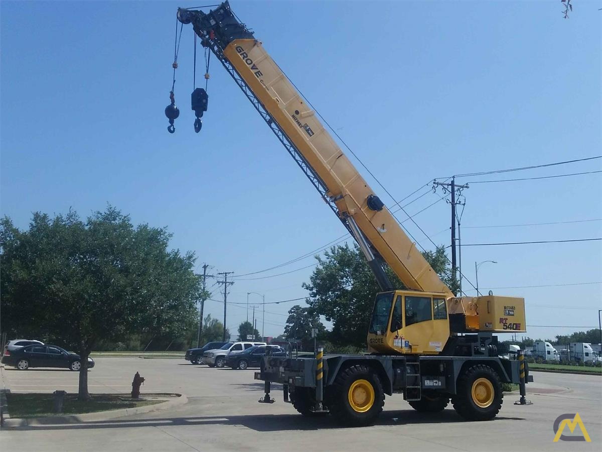 Grove RT540E 40-ton Rough Terrain Crane 1