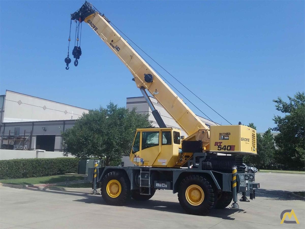 Grove RT540E 40-ton Rough Terrain Crane 2