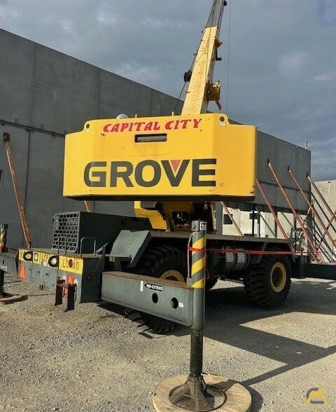 Grove RT600E Rough Terrain Crane 2