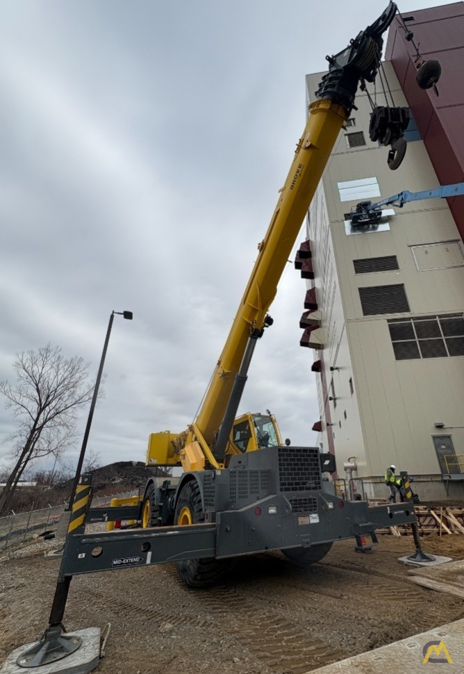 Grove RT770E Rough Terrain Crane 2