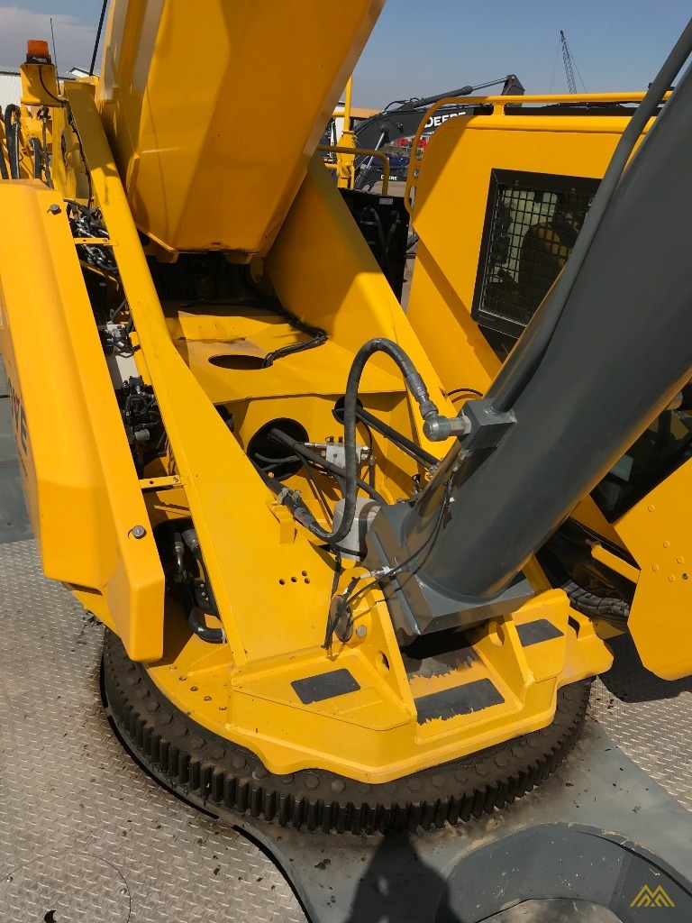 Grove RT890E 90-Ton Rough Terrain Crane 6