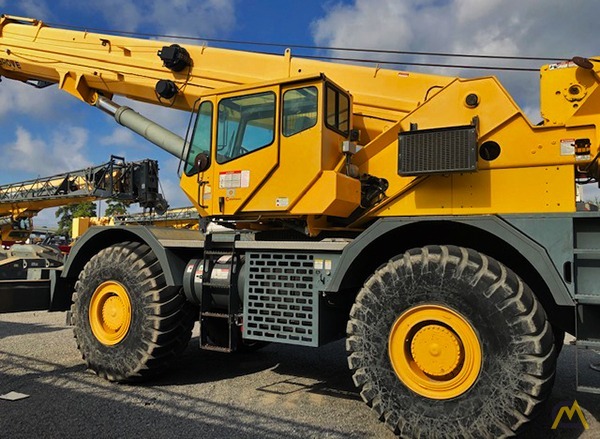 Grove RT890E 90-Ton Rough Terrain Crane 0