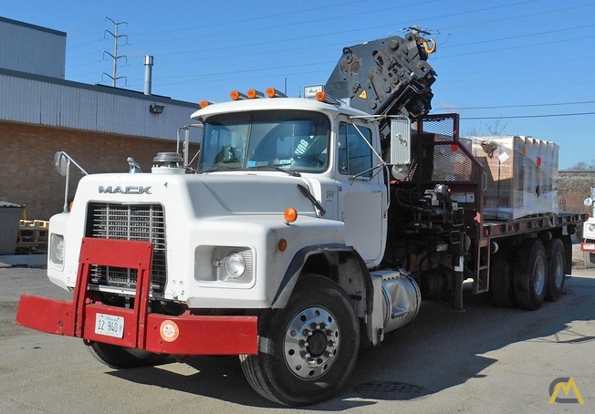 Hiab 225 E-5 11.68-ton Knuckle Boom Crane 1