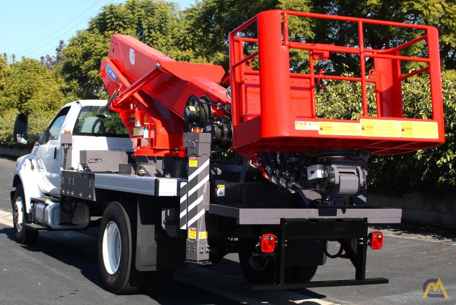 Horyong SKY3004N Bucket Truck 3