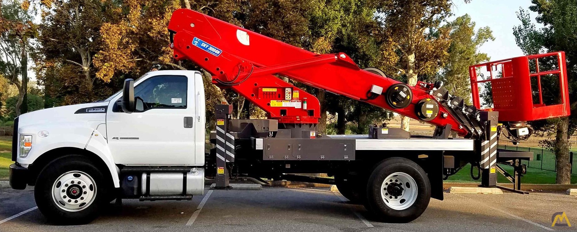 Horyong SKY3004N Bucket Truck 0