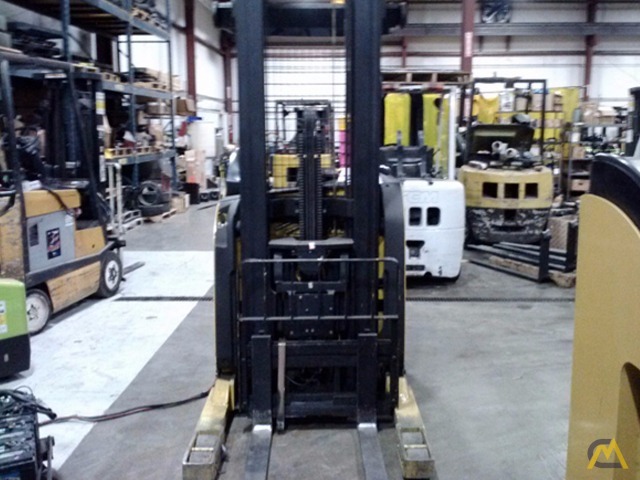 Hyster N35ZR Narrow Aisle Forklift 3