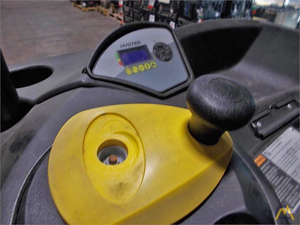 Hyster N35ZRS2 Forklift 3