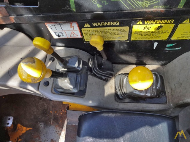 JCB 520 4,400 lb. Telehandler 10