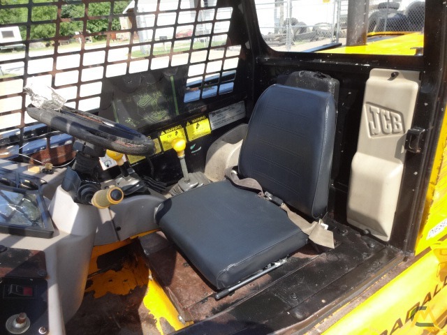 JCB 520 4,400 lb. Telehandler 8