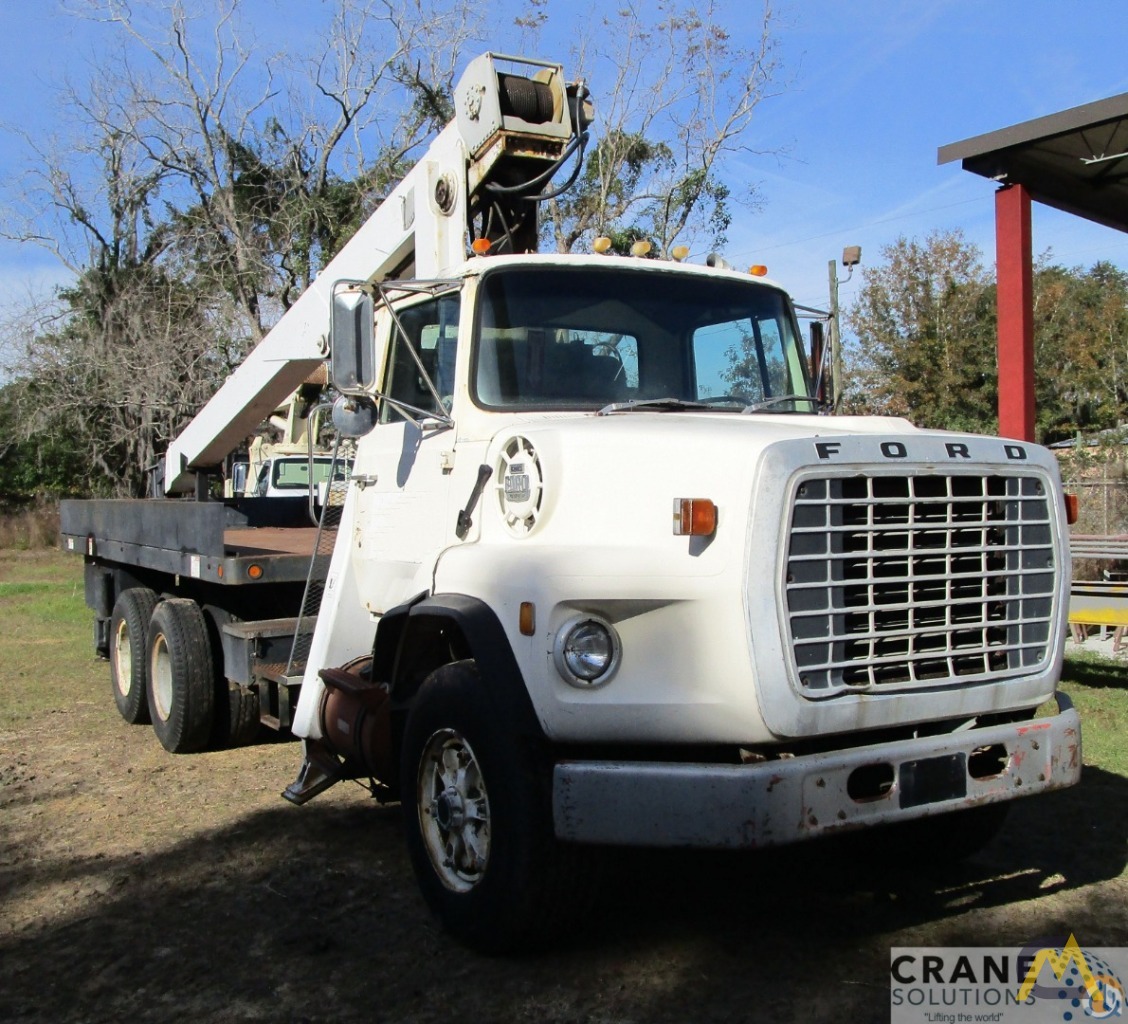 JLG 1250BT 12.50-Ton Boom Truck Crane on Ford Truck 2