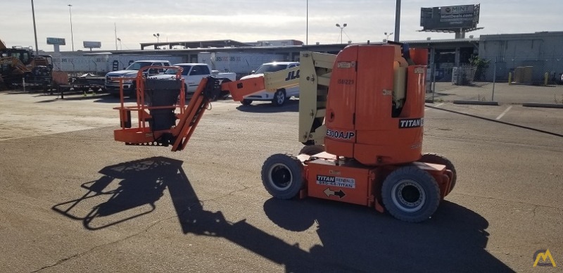 JLG E300AJP Articulating Boom Lift 4