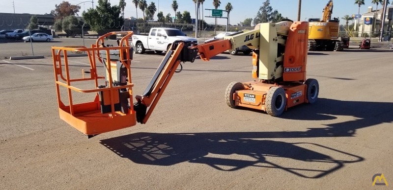 JLG E300AJP Articulating Boom Lift 6