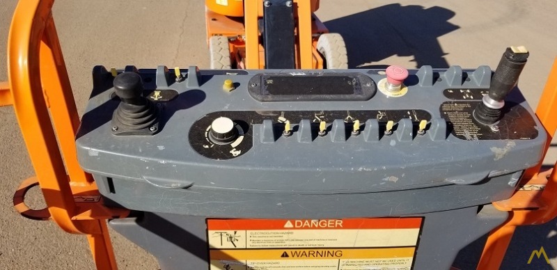 JLG E300AJP Articulating Boom Lift 8