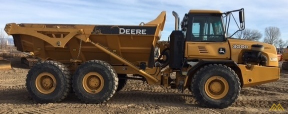 John Deere 300D-II Dump Truck 4
