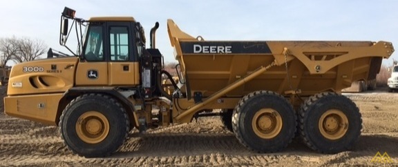 John Deere 300D-II Dump Truck 0