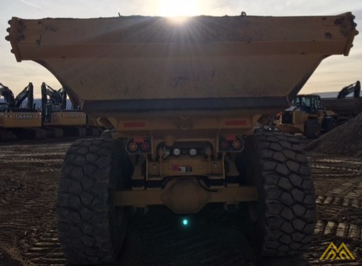 John Deere 300D-II Dump Truck 2