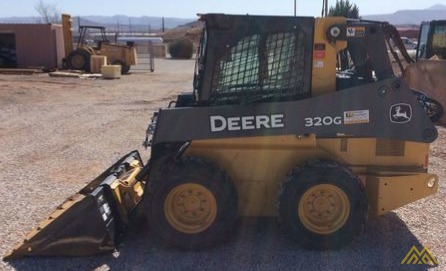 John Deere 320G Skid Steer Loader 3