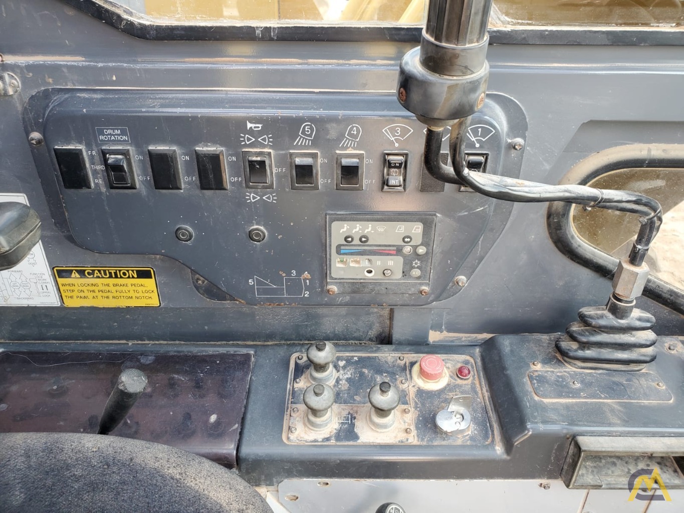 Kobelco CK1000G 100-Ton Lattice Boom Crawler Crane 5