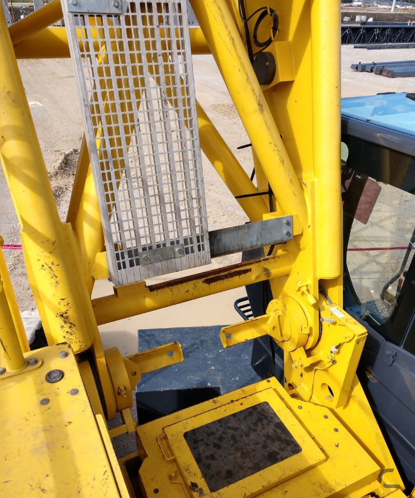 Kobelco CK1600G-2 160-Ton Lattice Boom Crawler Crane 11