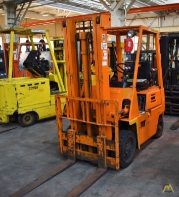 Komatsu FG20S-3 2-Ton Forklift 0