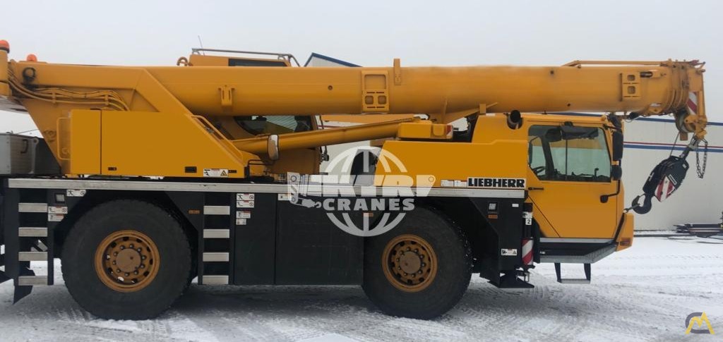 Liebherr LTM 1030-2.1 30-Ton Mobile Crane 1