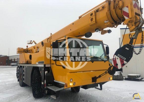 Liebherr LTM 1030-2.1 30-Ton Mobile Crane 0