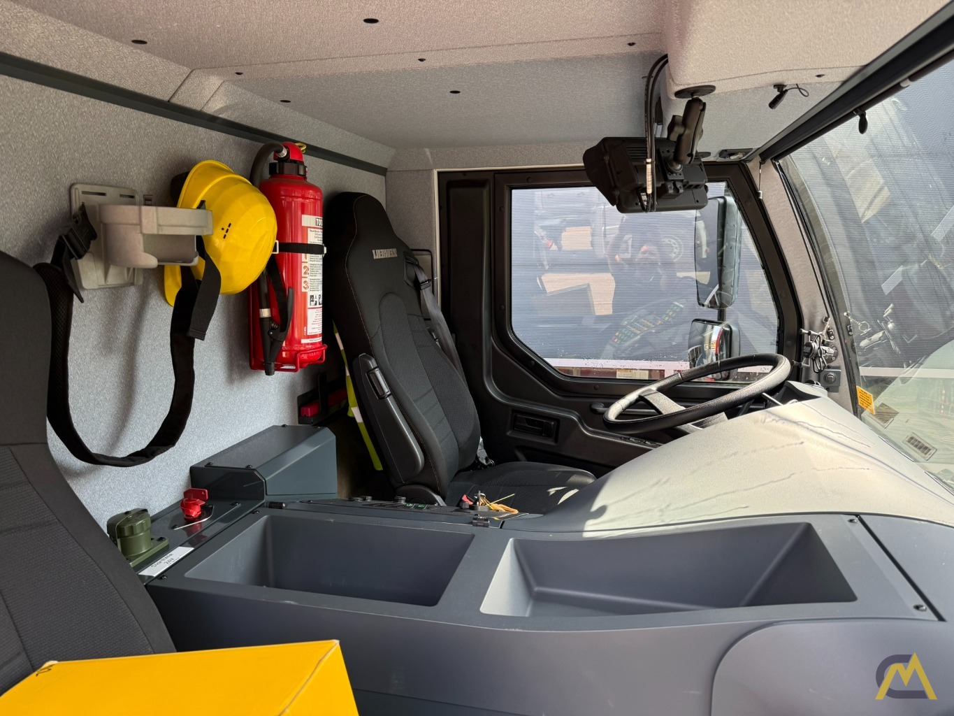 Liebherr LTM 1050-3.1 | low mileage - like new 26